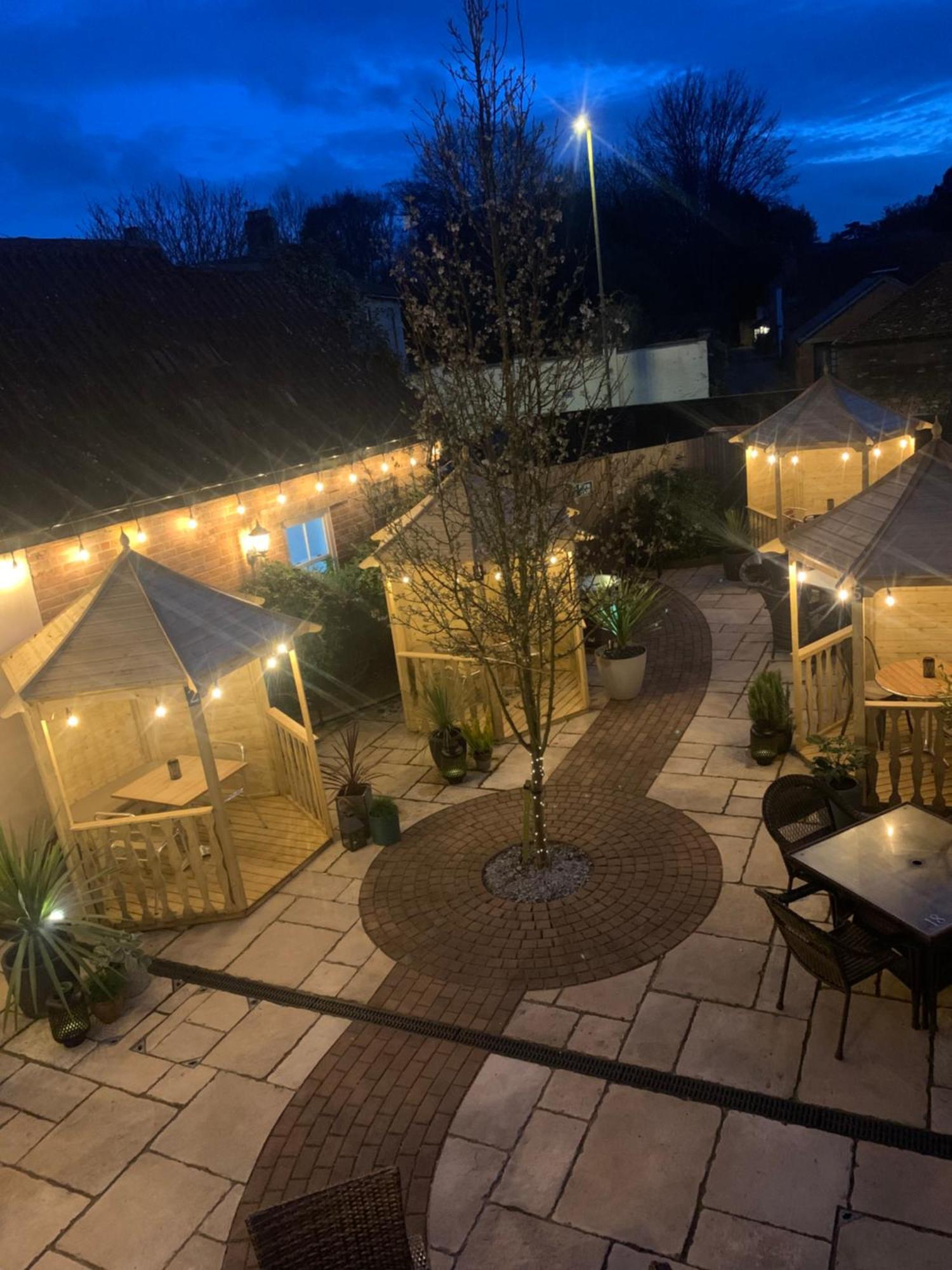 Greyhound Inn Wilton Wilton  Exterior photo